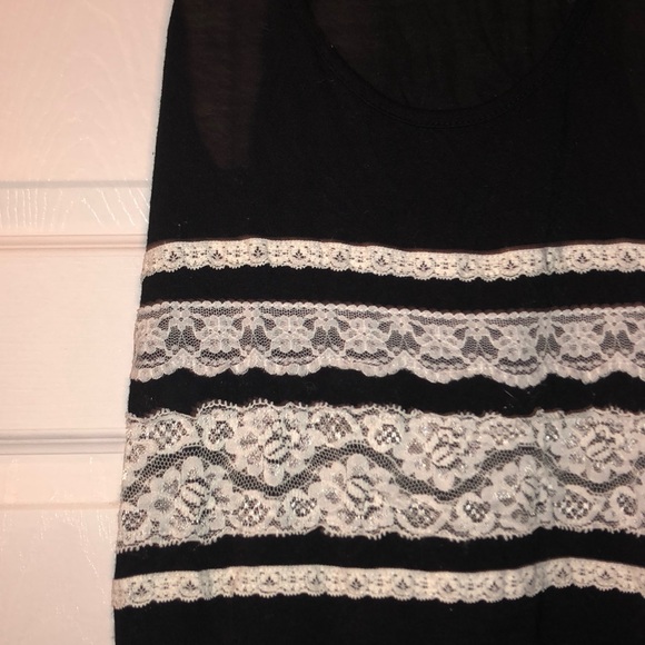 Black laced tank - Picture 2 of 3